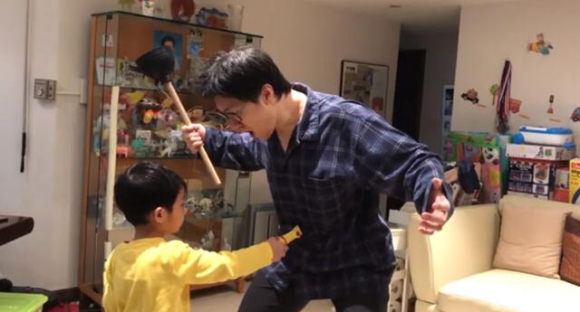 Padre e hijo recrean popular anime durante cuarentena y se vuelve viral