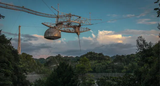 El histórico Radiotelescopio de Arecibo colapsó esta mañana, representando una gran pérdida para la comunidad astronómica mundial./Fuente: National Science  Foundation.