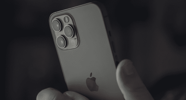 iOS 15 permitirá que los usuarios puedan localizar sus equipos iPhone extraviados incluso si están apagados o con restauración de fábrica./Fuente: Getty Images.