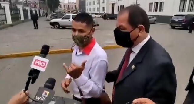 Abel Reyes sorprende a la prensa con sus respuestas (Foto: Captura PBO)