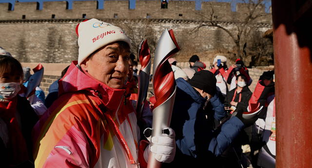 Juegos de Invierno 2022: Jackie Chan llega con llama olímpica a la Muralla China