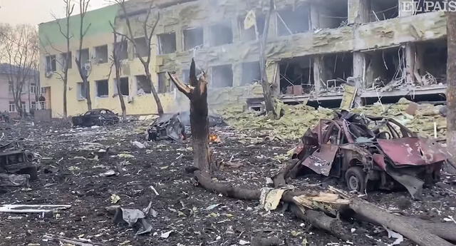 Ucrania acusa a Rusia por bombardear un hospital infantil en Mariúpol / Captura: El País